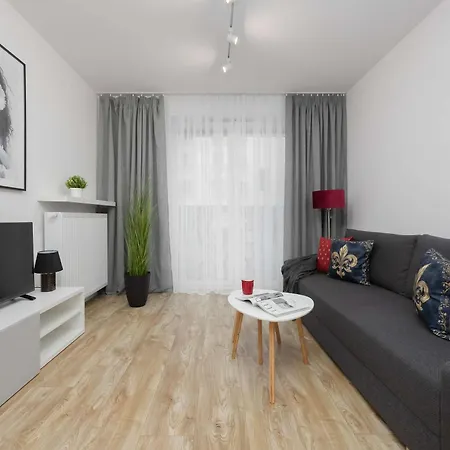 Modern In With Garden And Parking By Renters *