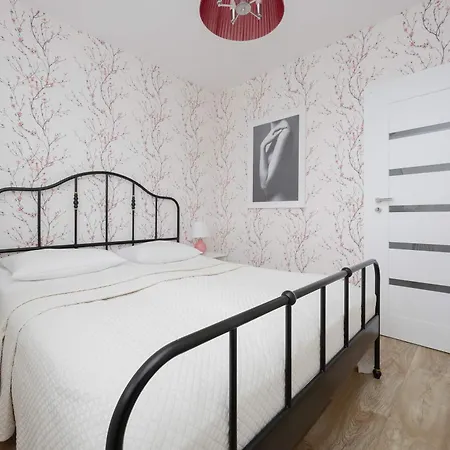 Modern In With Garden And Parking By Renters Warszawa