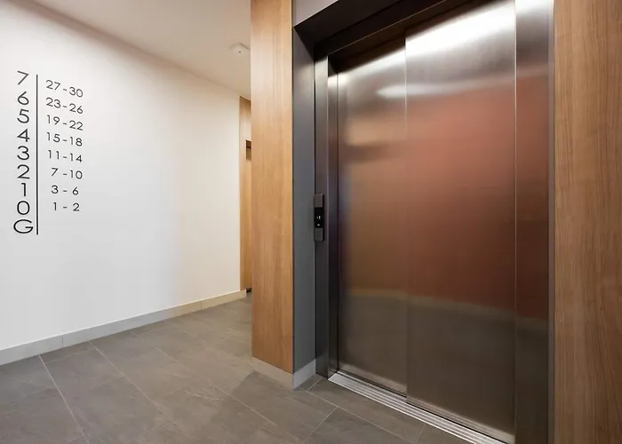 Modern In With Garden And Parking By Renters *