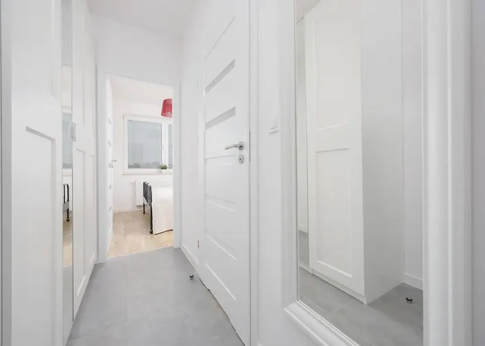 Modern In With Garden And Parking By Renters Apartment