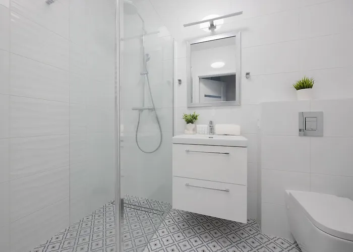 Modern In With Garden And Parking By Renters Apartment *