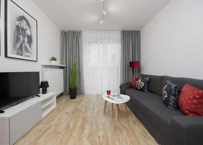 Modern In With Garden And Parking By Renters *