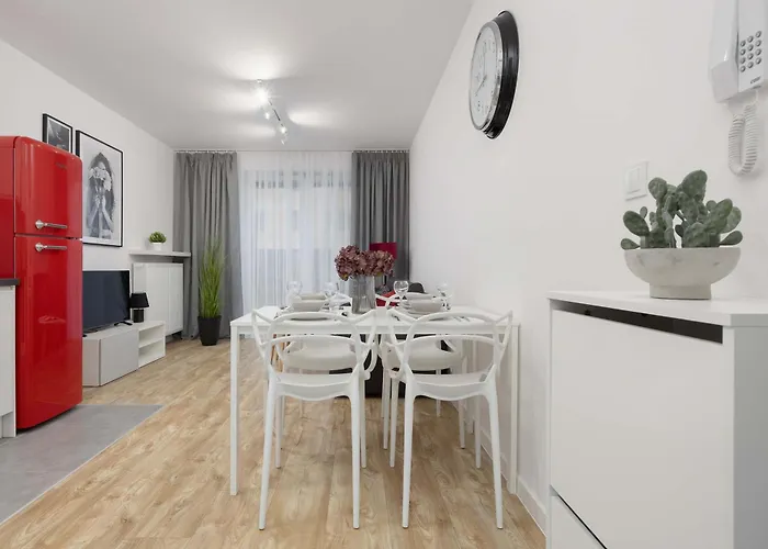 Modern In With Garden And Parking By Renters Apartment