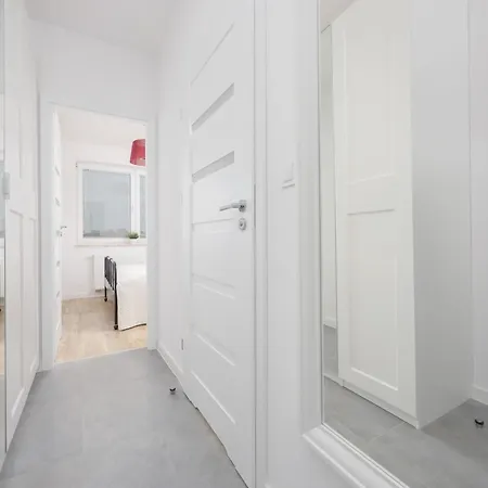 Modern In With Garden And Parking By Renters アパート