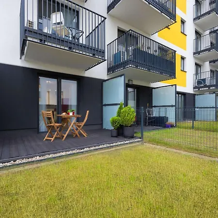 Modern In With Garden And Parking By Renters ワルシャワ